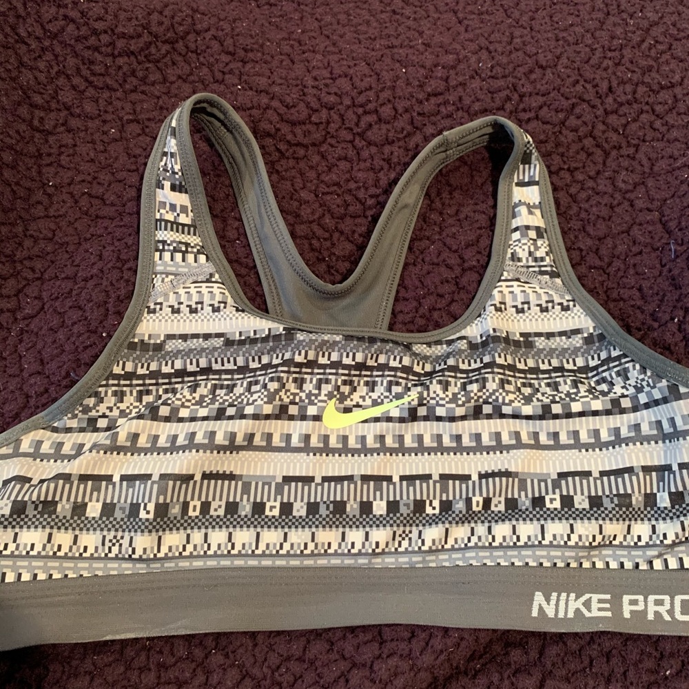 Nike pro sports bra